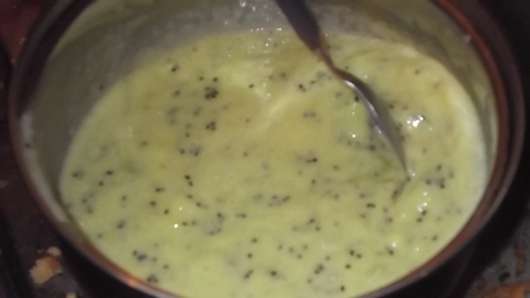 Calentando La Crema De Kiwi