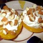 Duraznos rellenos de crema y almendras