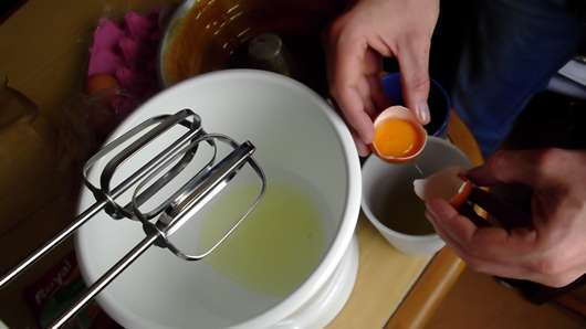 Separando Las Yemas De Las Claras