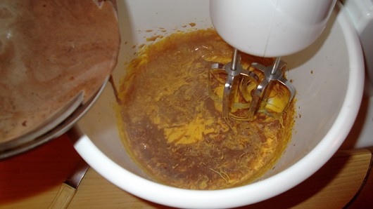 batiendo-yemas-para-crema